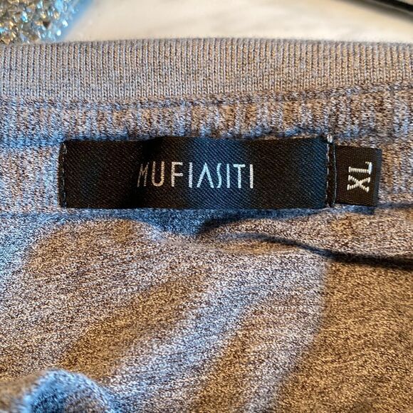 Mufiasiti Extra Large. Grey polo. Plastic logo on upper-chest. Cotton/spandex. - Picture 6 of 7